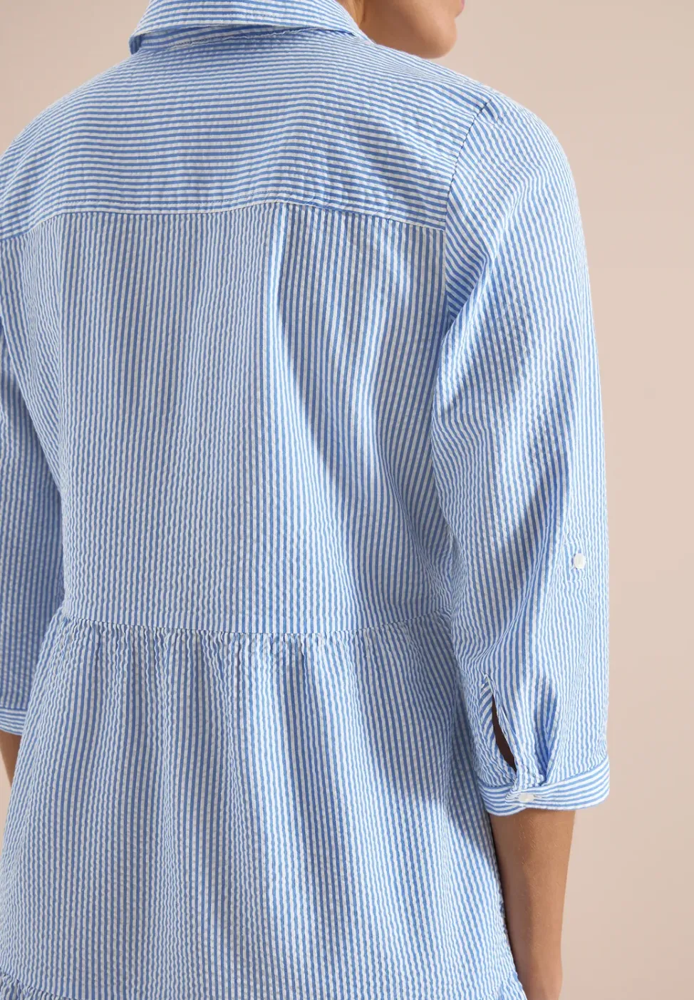 Knielanges Kleid in Seersuckerqualität