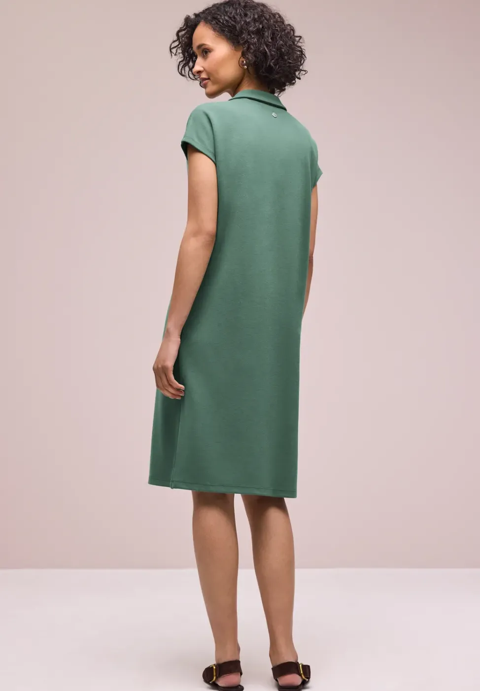 Knielanges Kleid in Unifarbe