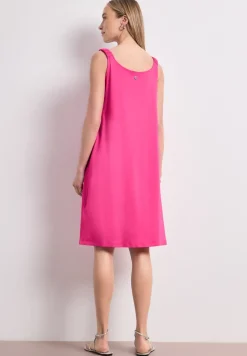 Knielanges Kleid mit gerafften Trägern