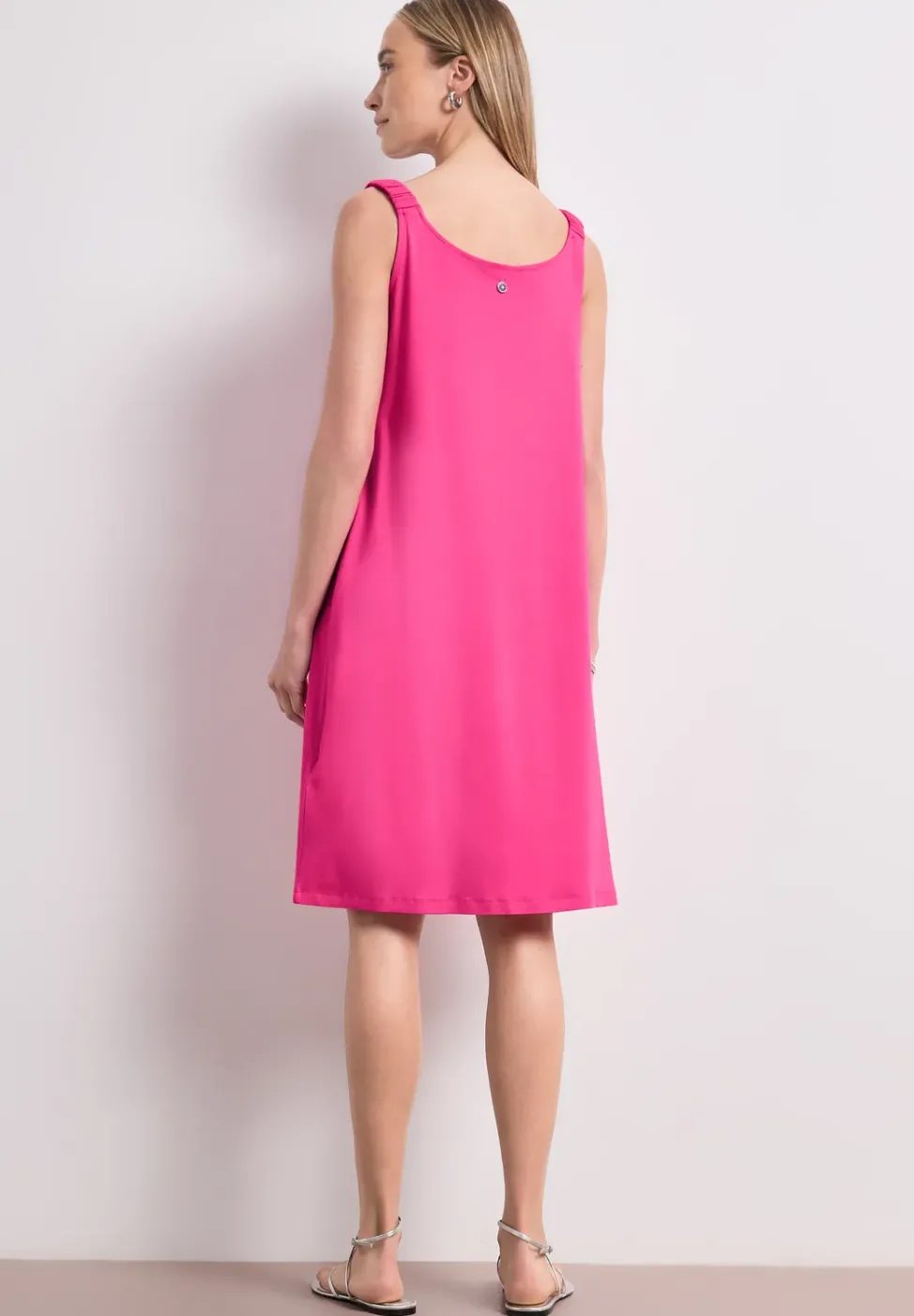 Knielanges Kleid mit gerafften Trägern