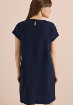 Knielanges Kleid mit Seersuckerstruktur