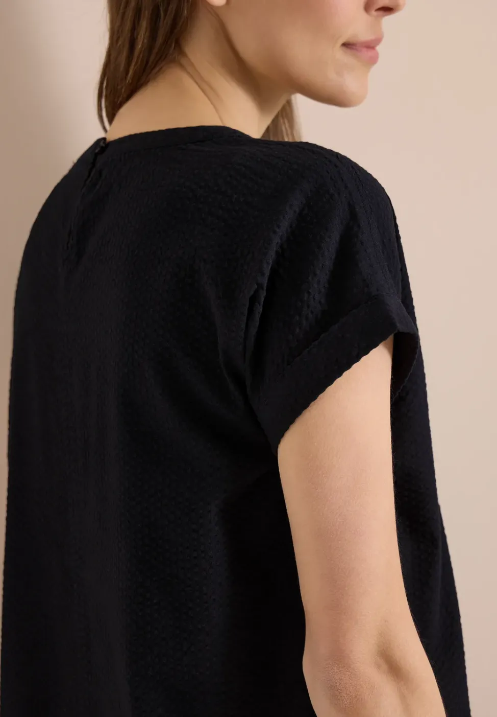 Knielanges Kleid mit Seersuckerstruktur