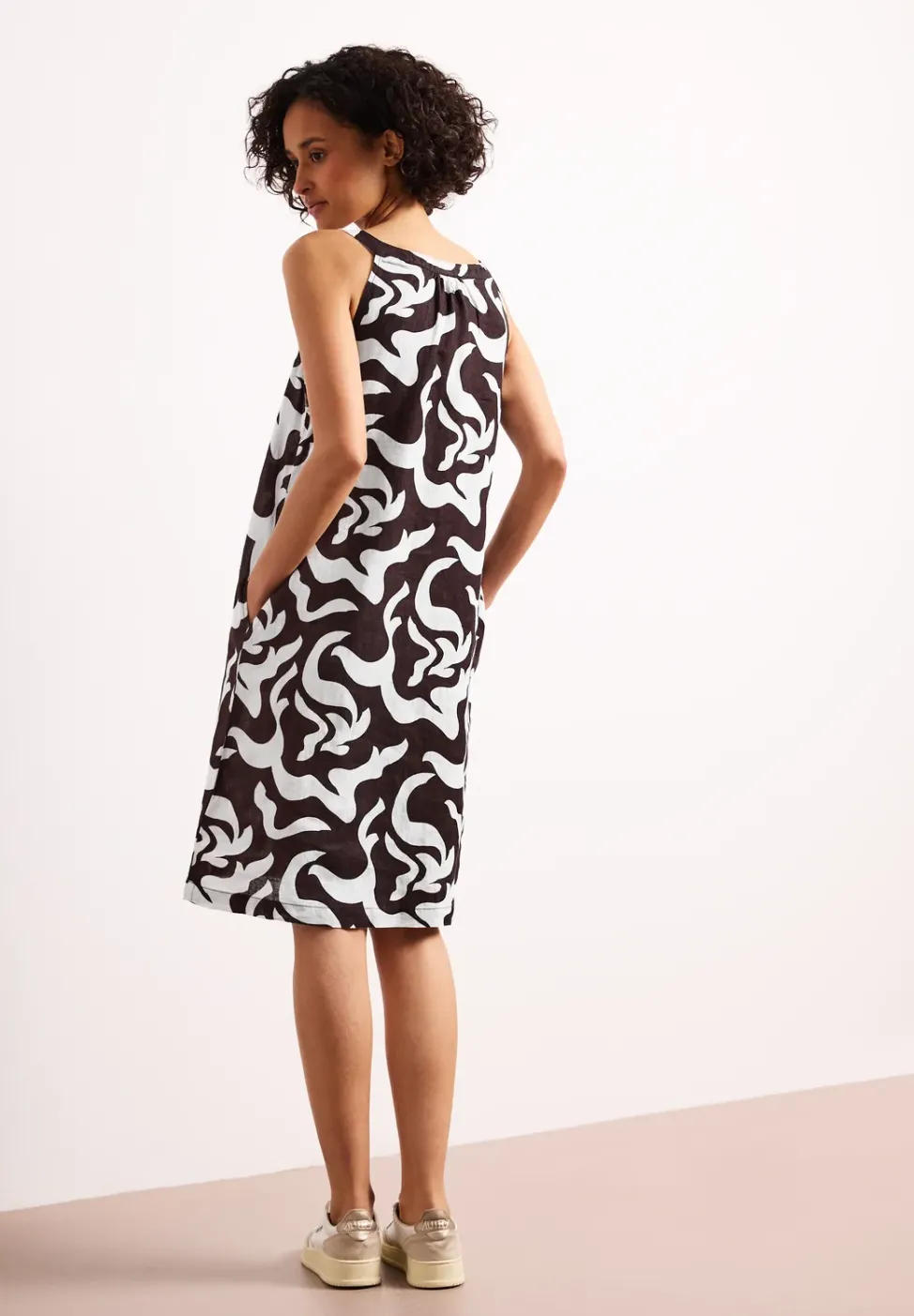 Knielanges Kleid mit Split Neck aus Leinen