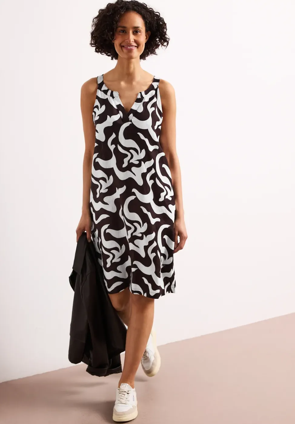 Knielanges Kleid mit Split Neck aus Leinen