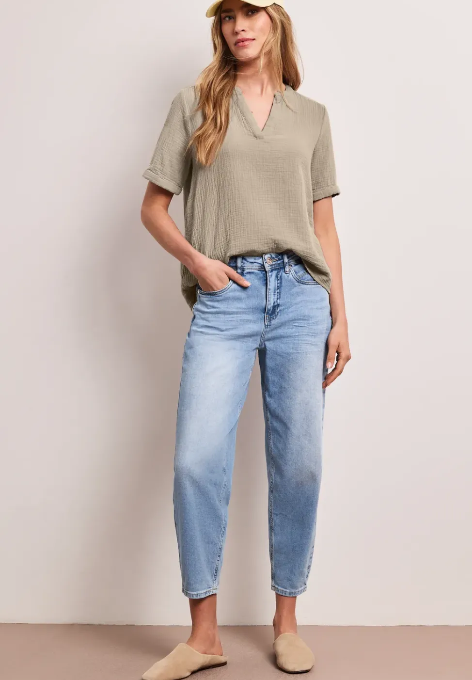 Kurzarm Bluse in Musselinqualität mit Turn-Up