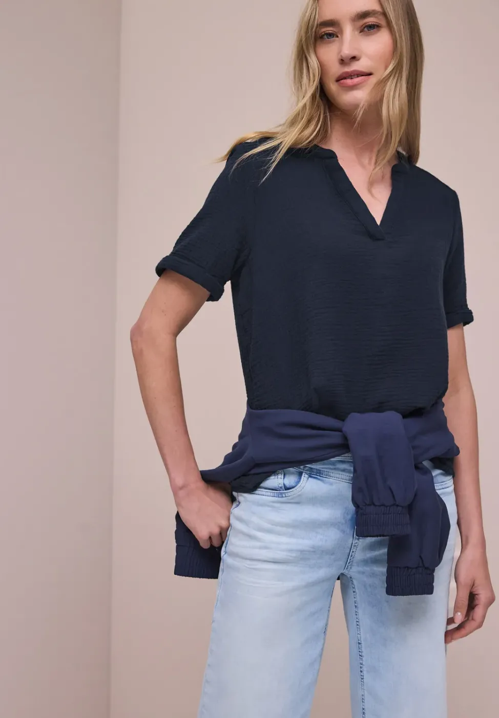 Kurzarm Bluse in Musselinqualität mit Turn-Up