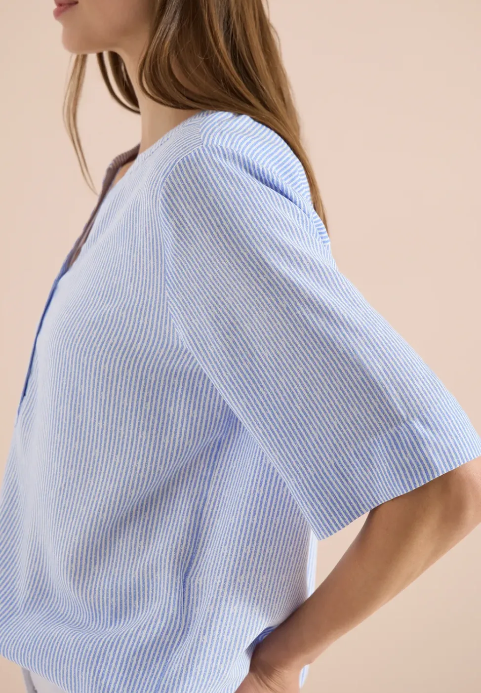 Kurzarm Bluse mit Split Neck und Streifen