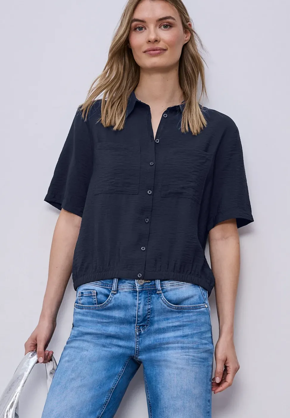 Kurzarm Bluse mit Elastiksaum