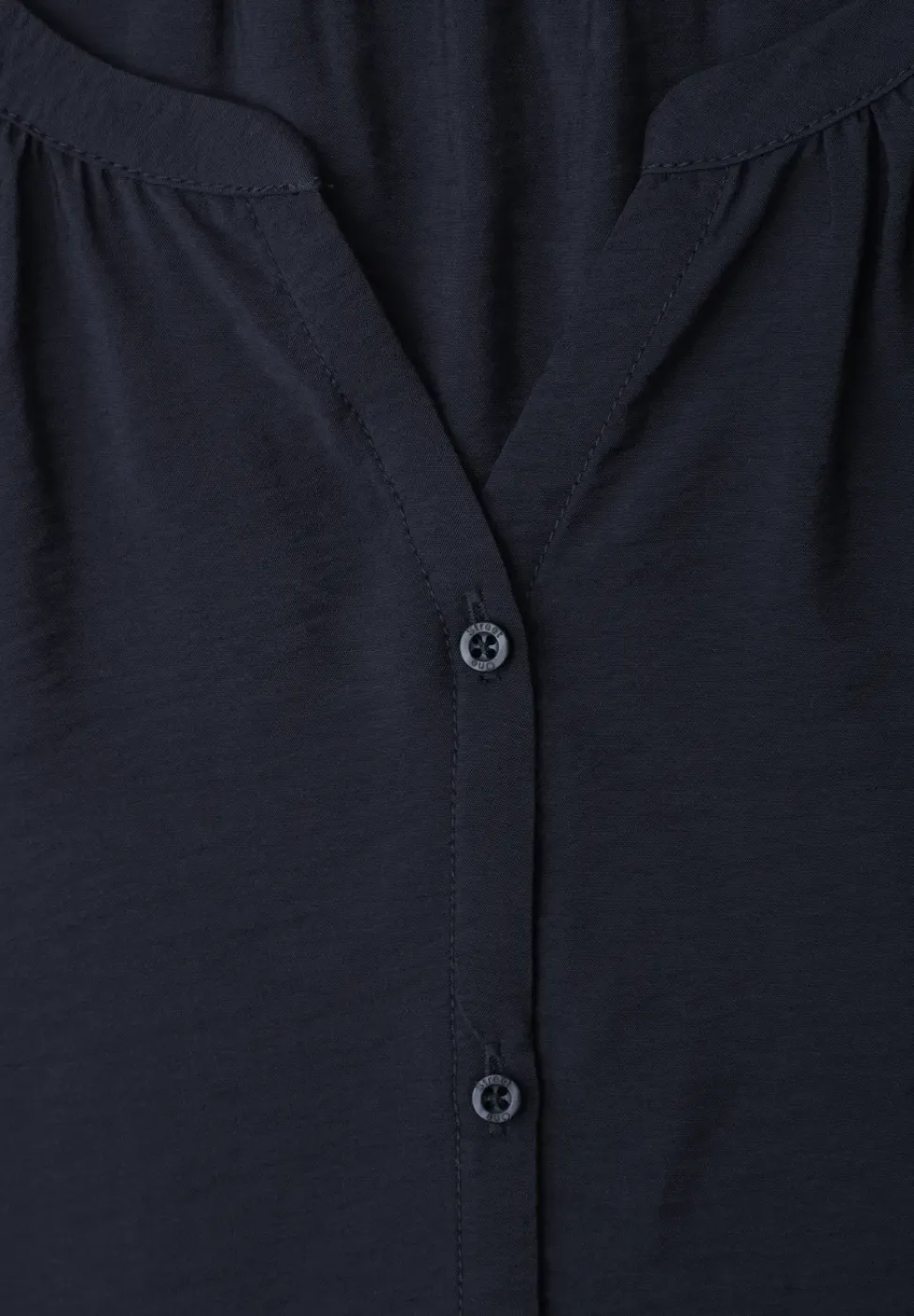 Kurzarm Bluse mit Split Neck und Knöpfen