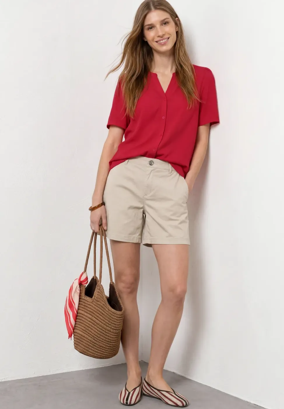 Kurzarm Bluse mit Split Neck und Knöpfen