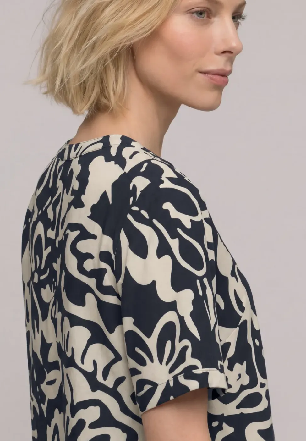 Kurzarm Bluse mit Turn-Up und Print