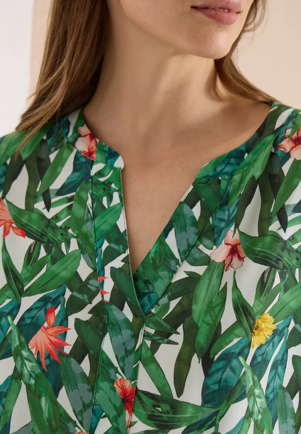 Kurzarm Blusenshirt mit Split Neck