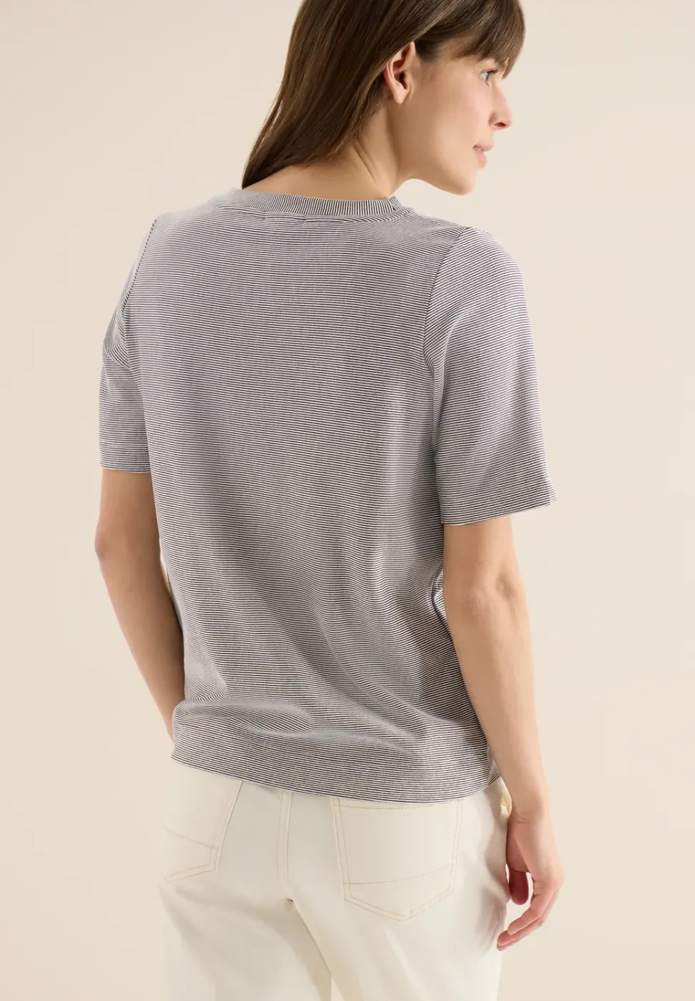 Kurzarm T-Shirt mit feinen Streifen