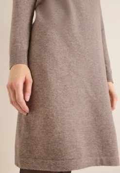 Kuscheliges Rollkragenkleid