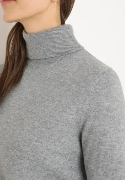 Kuscheliges Rollkragenkleid