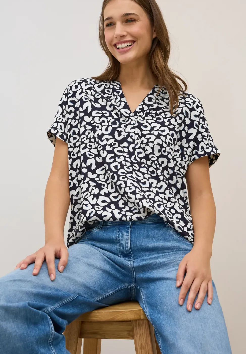 Leo Split Neck Bluse