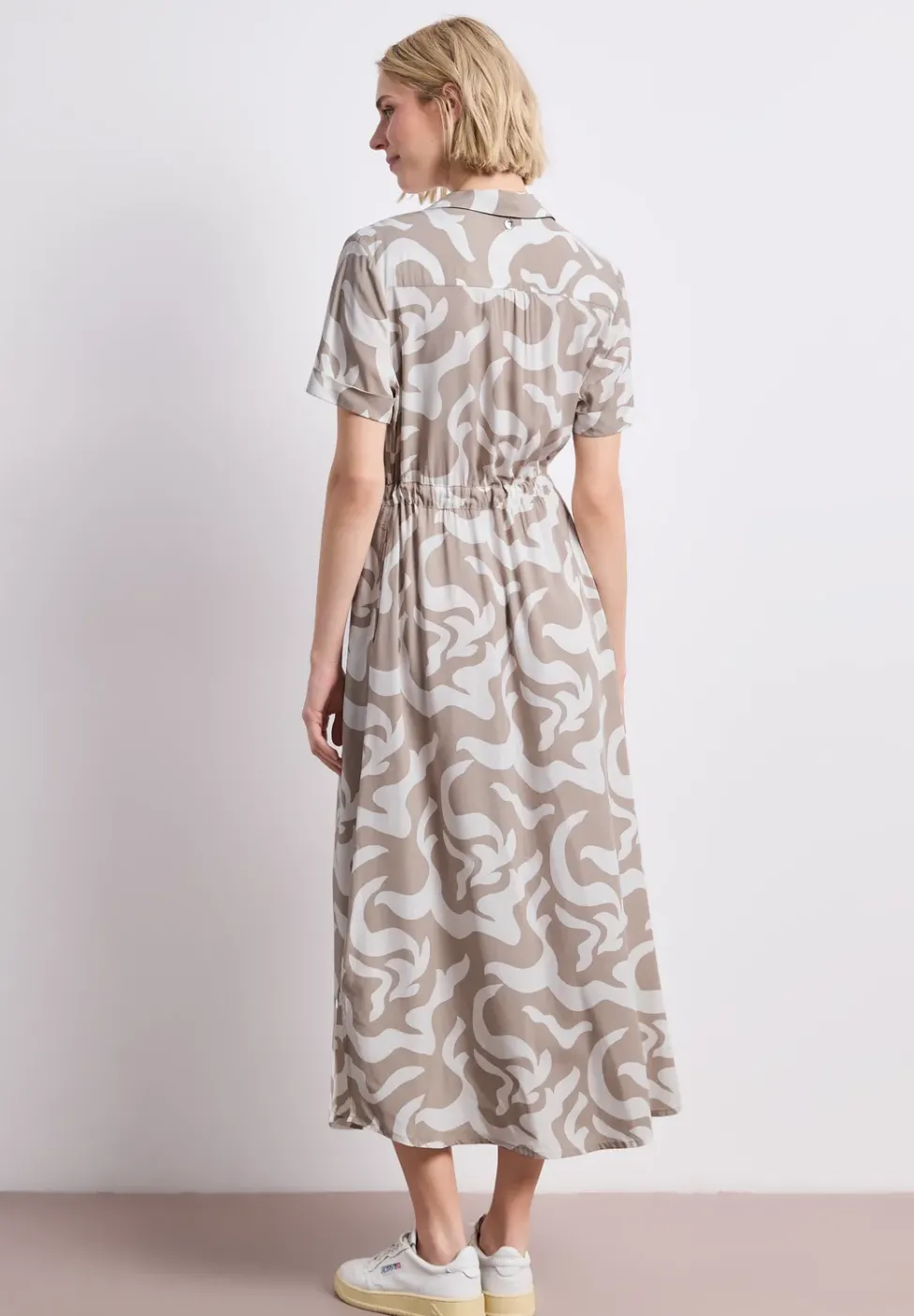 Maxi-Kleid mit Hemdkragen und Print