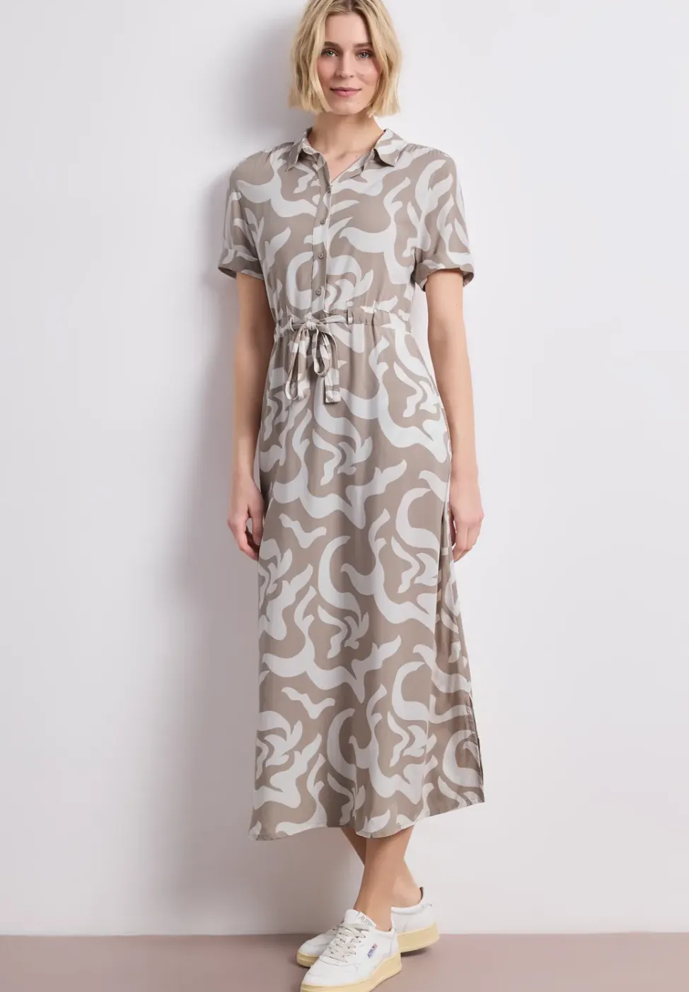 Maxi-Kleid mit Hemdkragen und Print