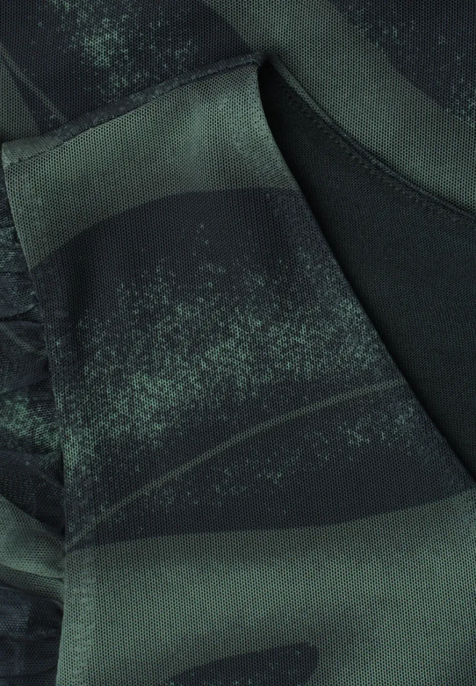 Mesh-Top mit V-Neck und Print