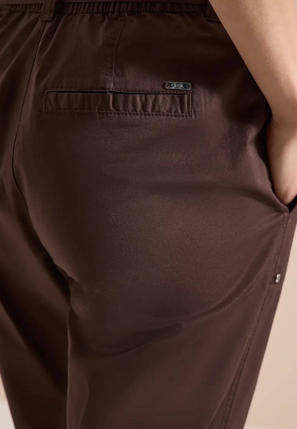 Mid Waist Slim Leg Hose im Loose Fit