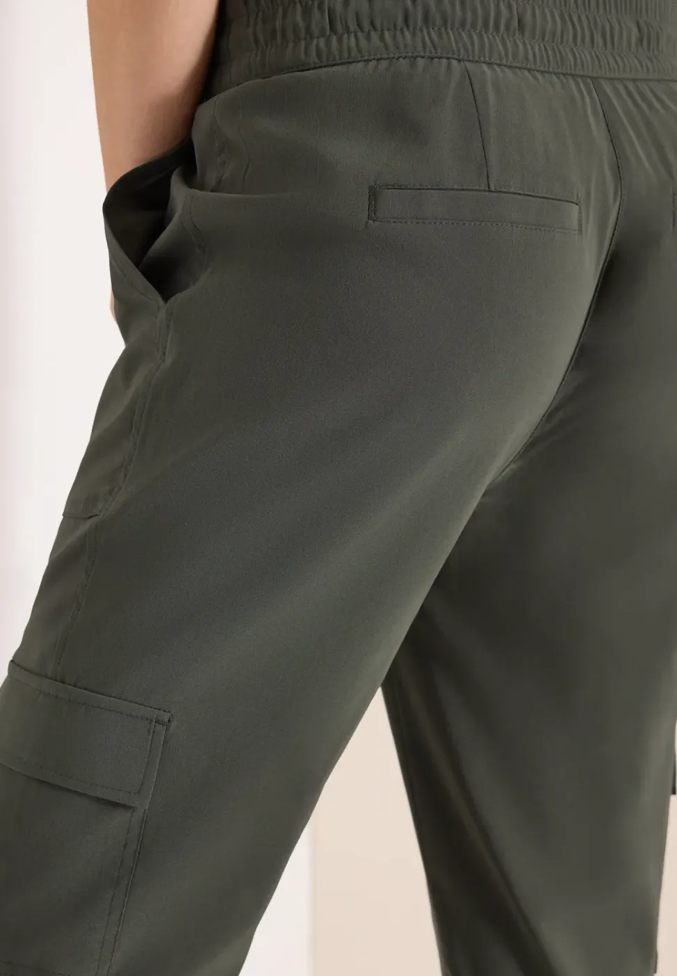 Mid Waist Slim Leg Hose im Cargo-Look