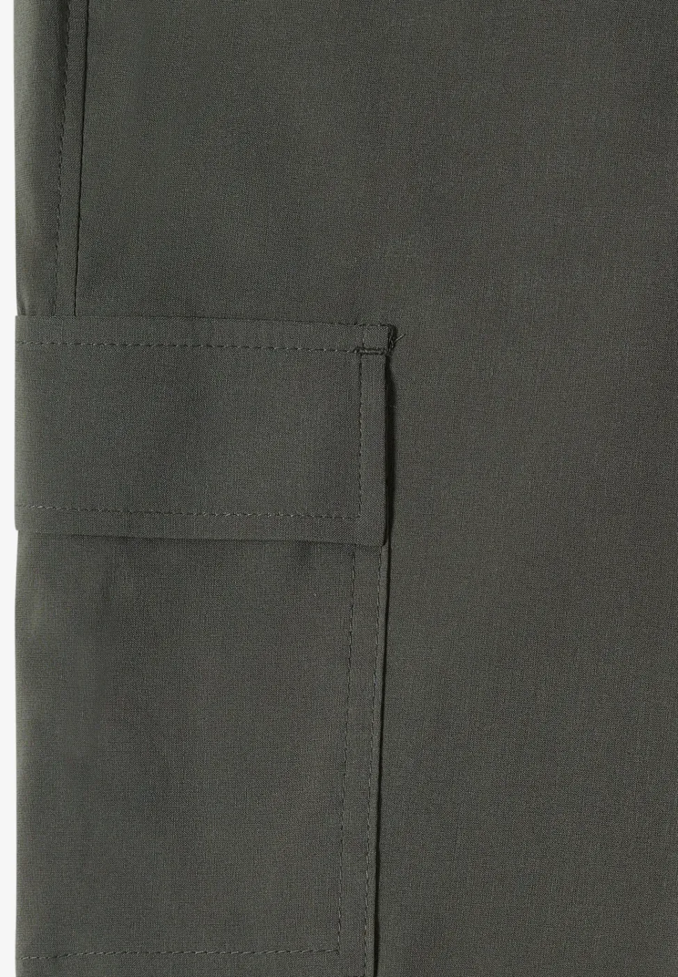 Mid Waist Slim Leg Hose im Cargo-Look