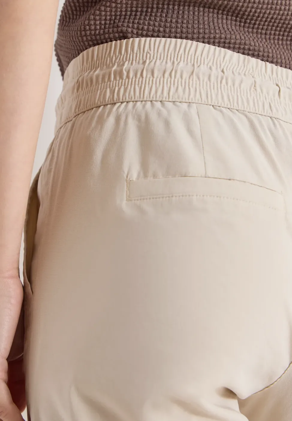 Mid Waist Slim Leg Hose im Casual Fit