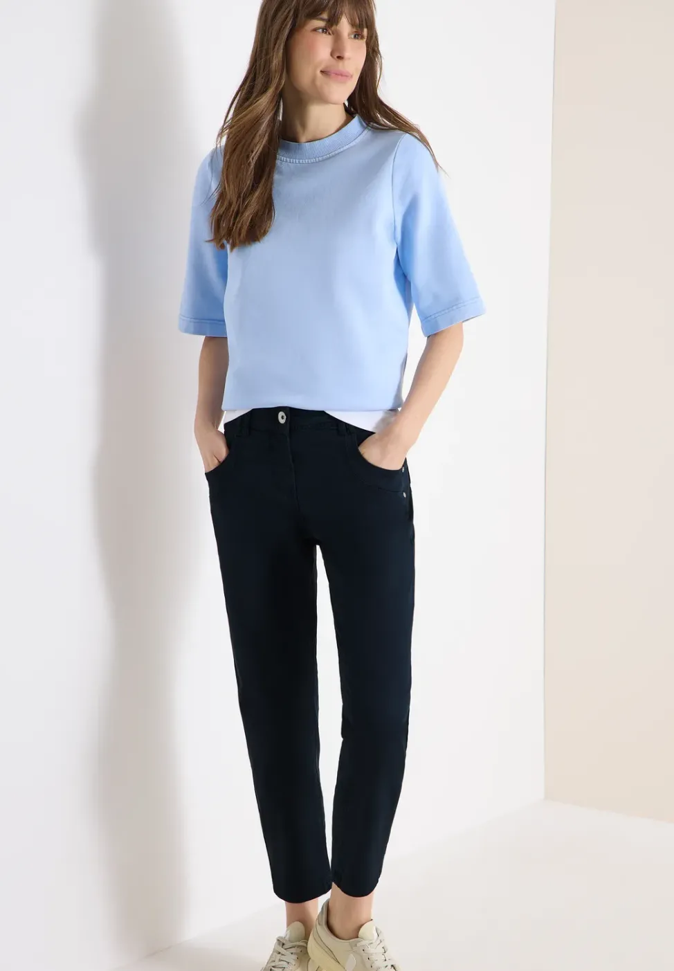 Mid Waist Slim Leg Hose im Casual Fit