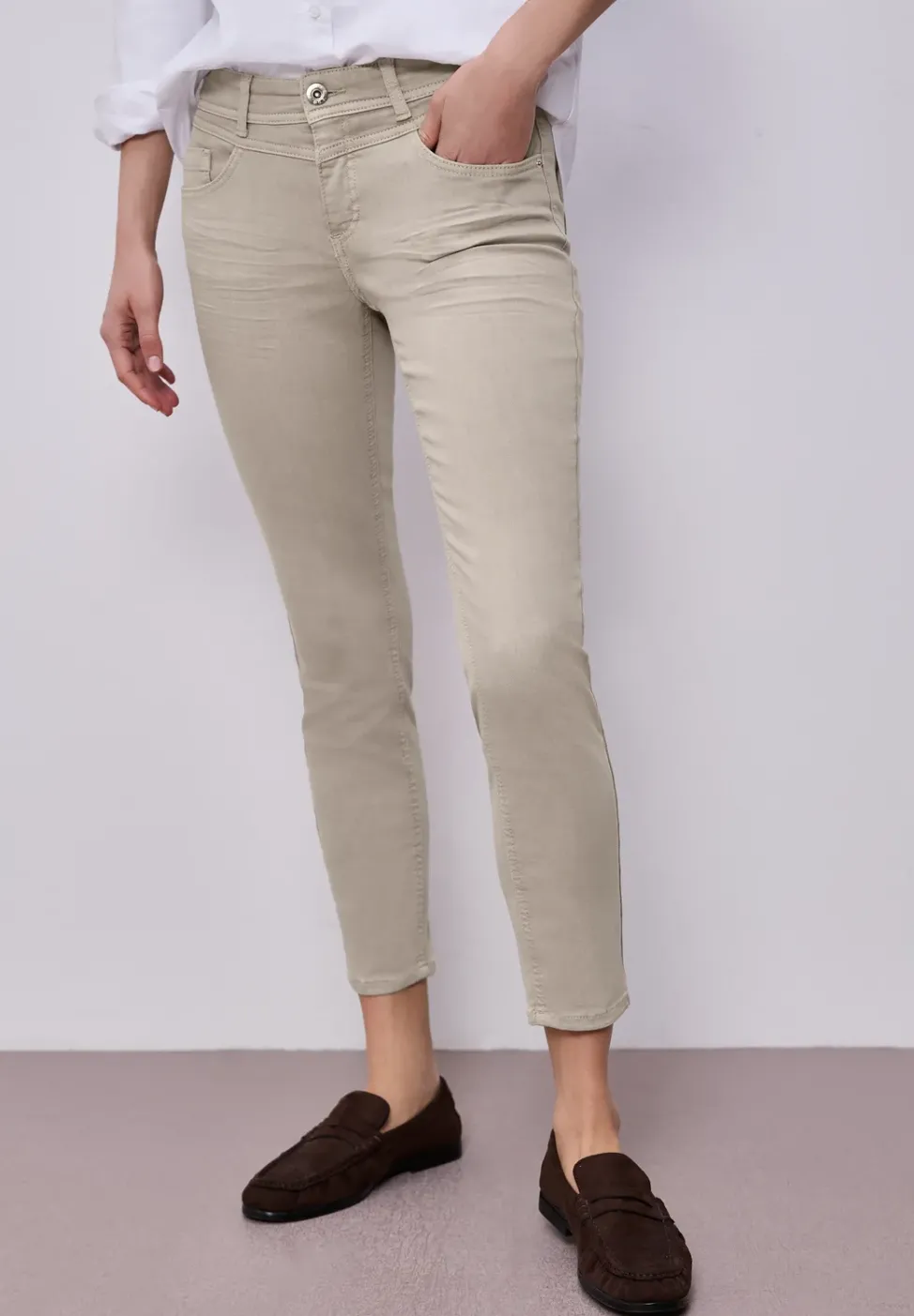 Mid Waist Slim Leg Jeans im Casual Fit