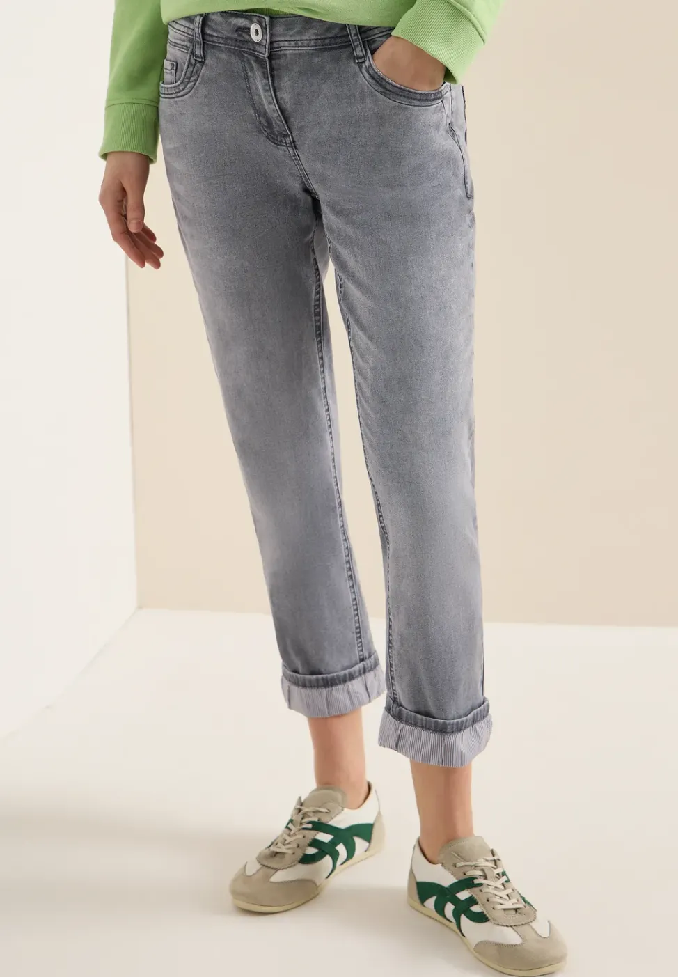 Mid Waist Straight Leg Jeans im Casual Fit