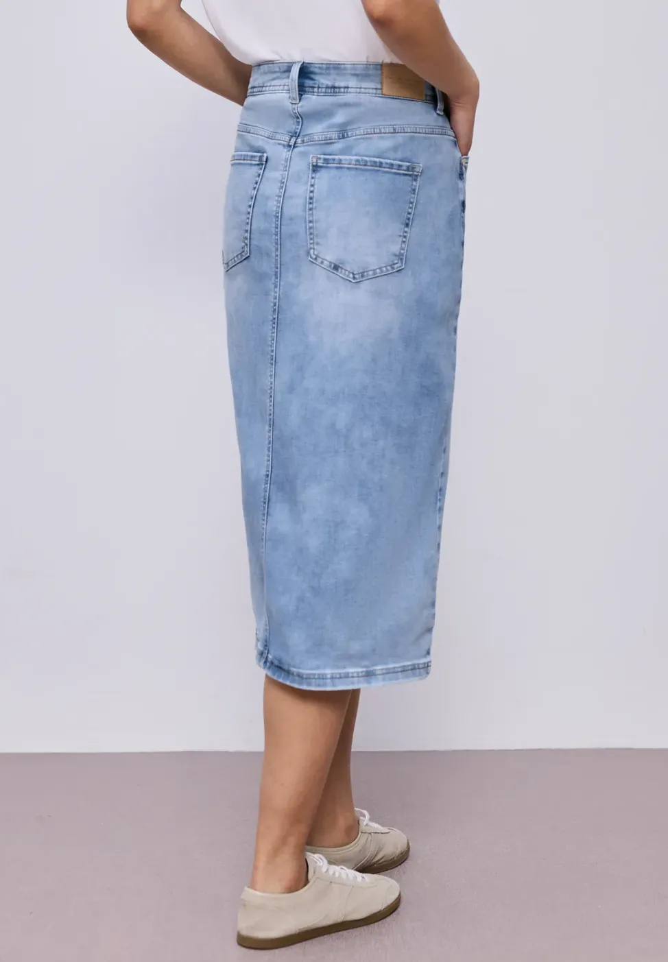 Midi-Jeansrock in hellblauer Waschung