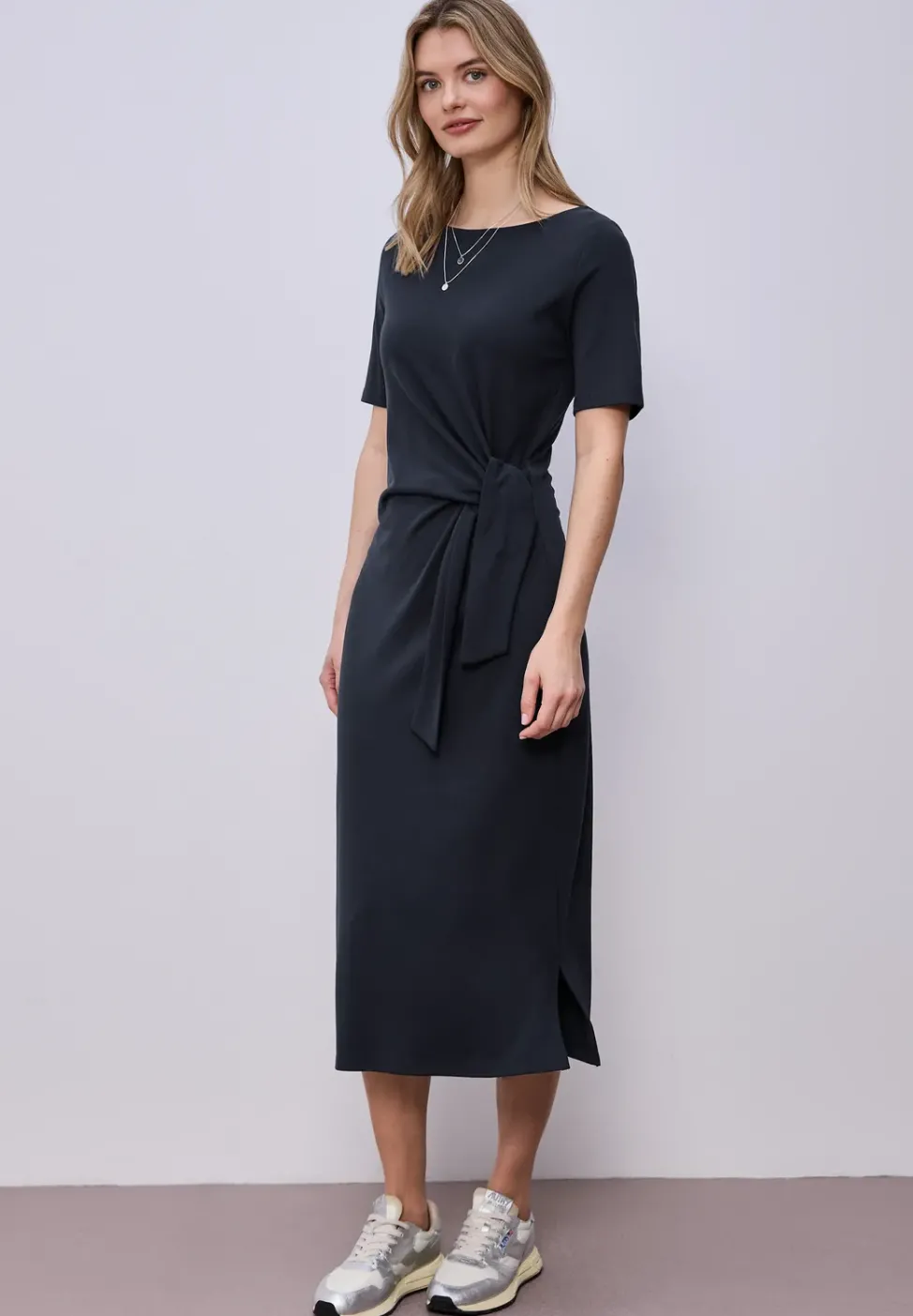 Midi-Kleid mit Knotendetail