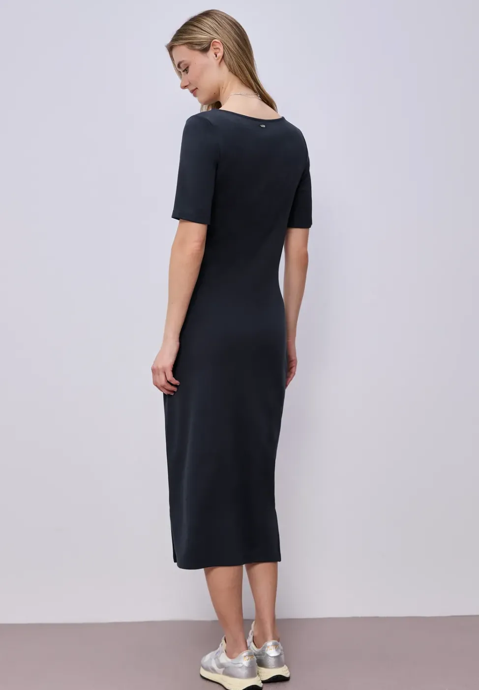 Midi-Kleid mit Knotendetail