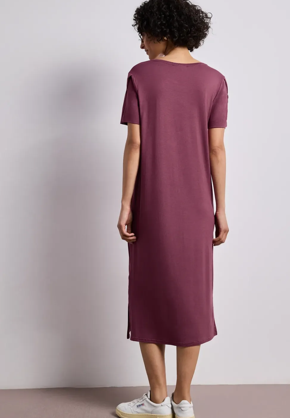 Midi-Kleid mit Kurzarm mit Schlitzdetail