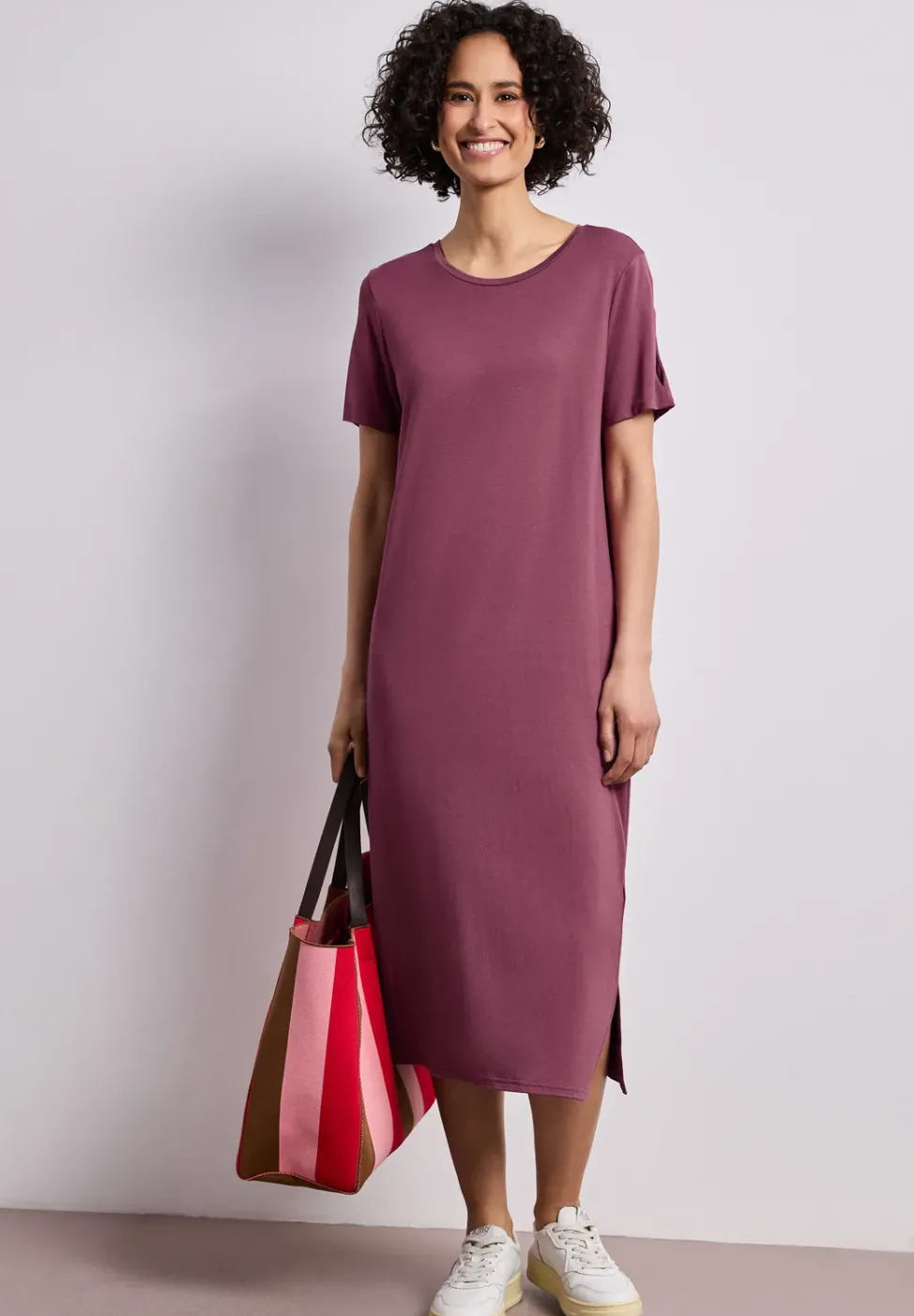 Midi-Kleid mit Kurzarm mit Schlitzdetail