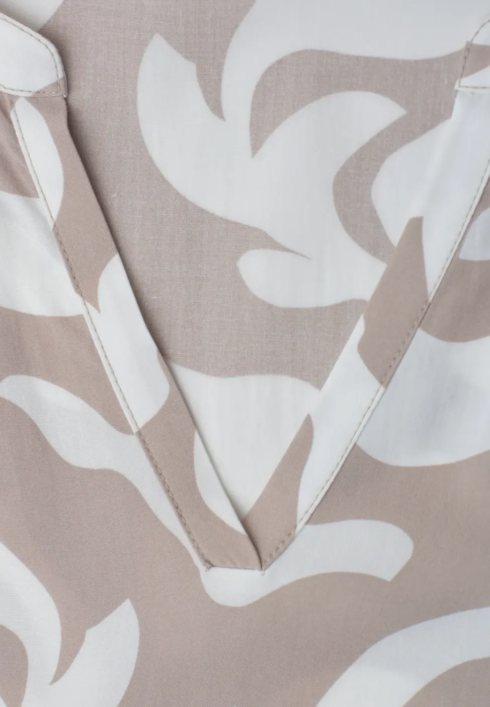 Midi-Kleid mit Split Neck und Print