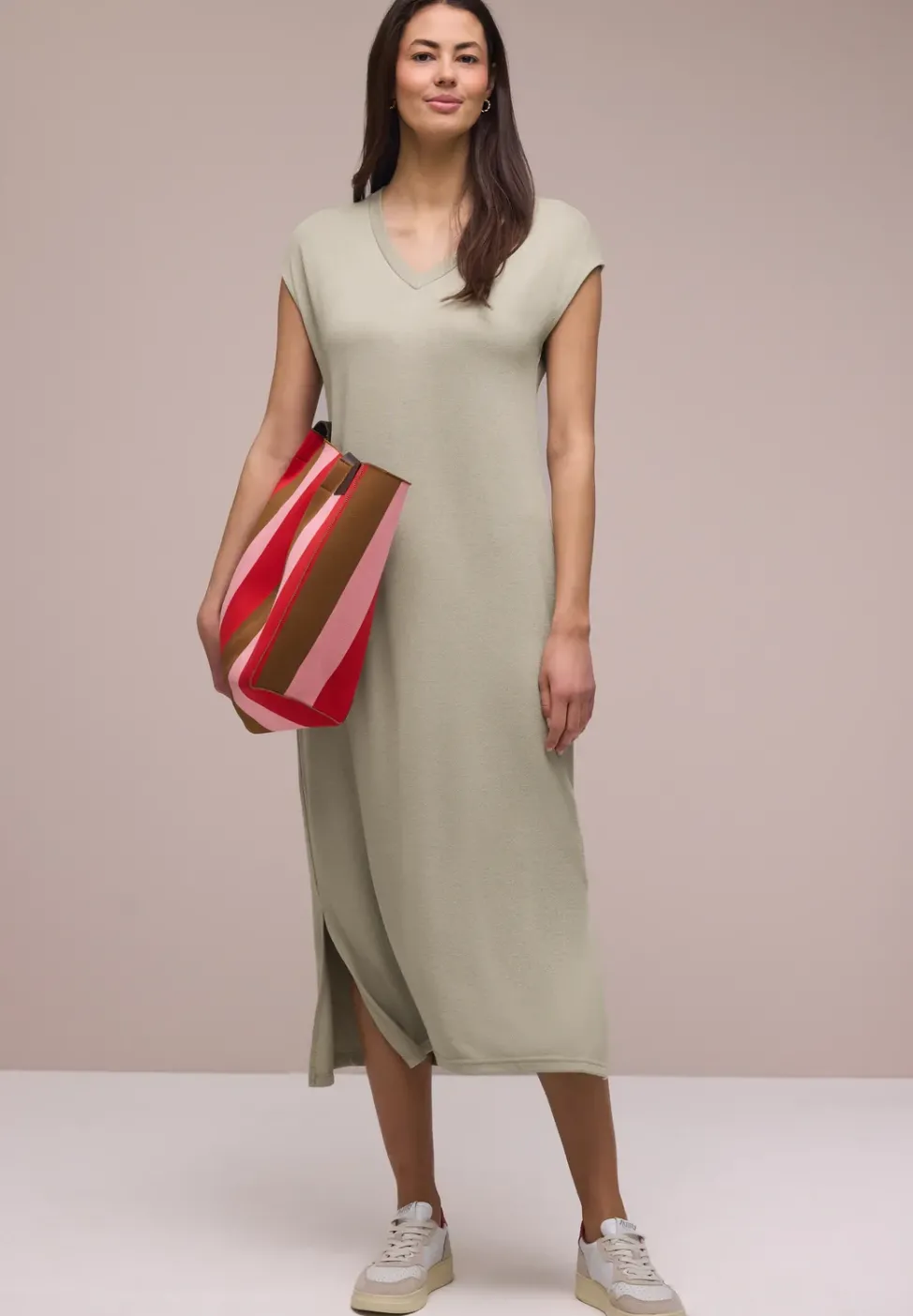 Midi-Kleid mit V-Neck im Strick-Look