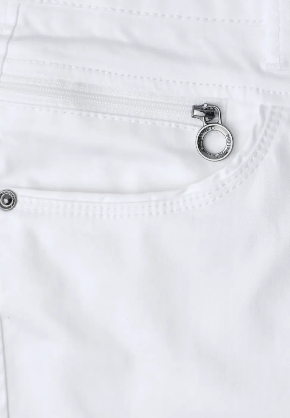 Mid Waist Bermuda in Satin-Optik
