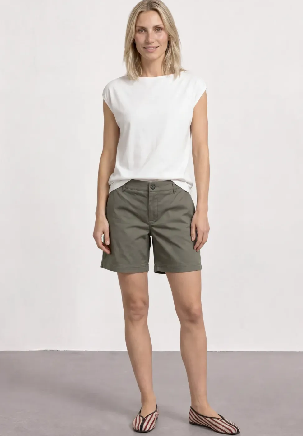 Mid Waist Chino Shorts im Casual Fit