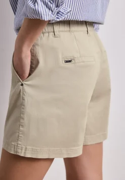 Mid Waist Chino Shorts im Casual Fit