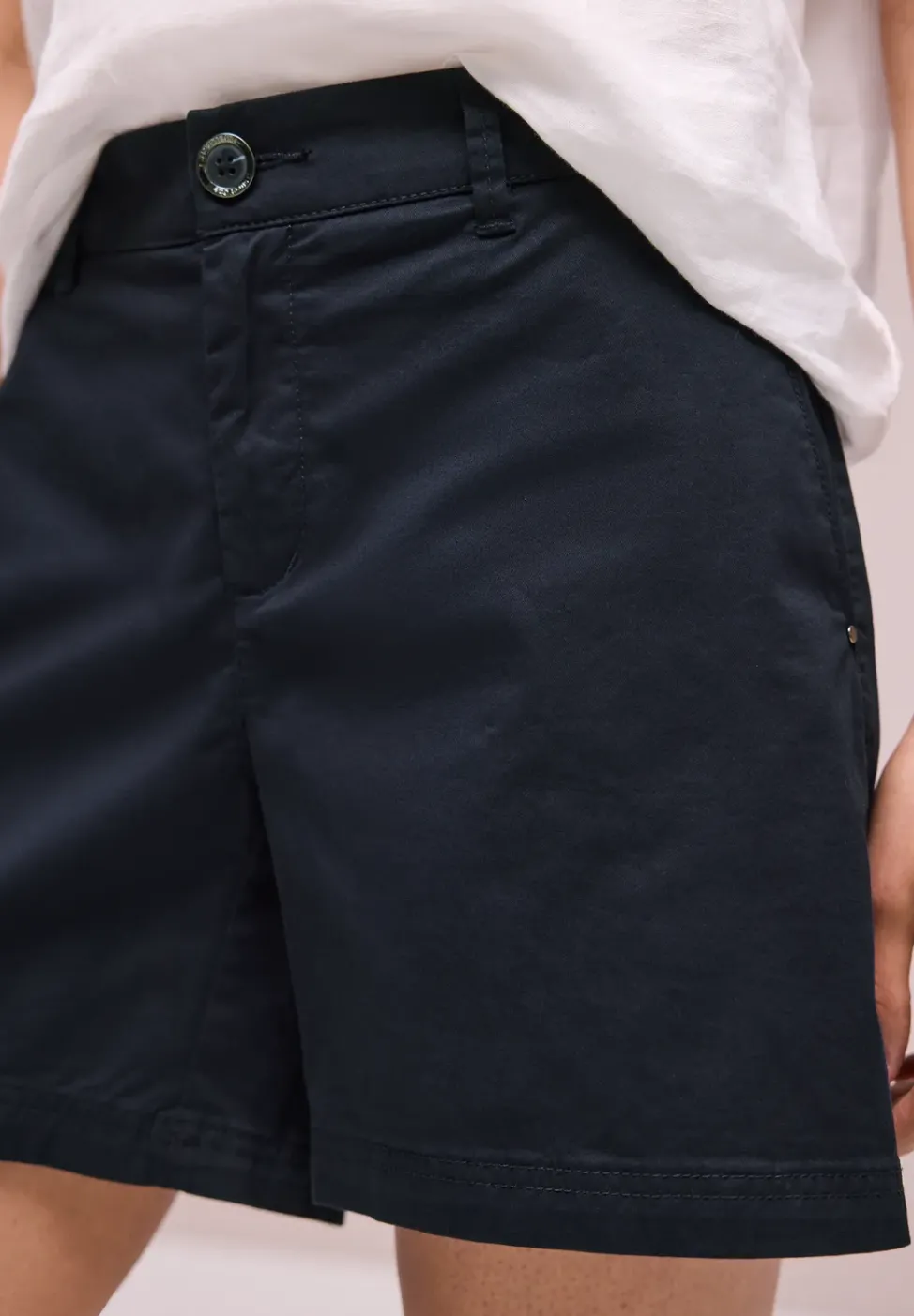 Mid Waist Chino Shorts im Casual Fit