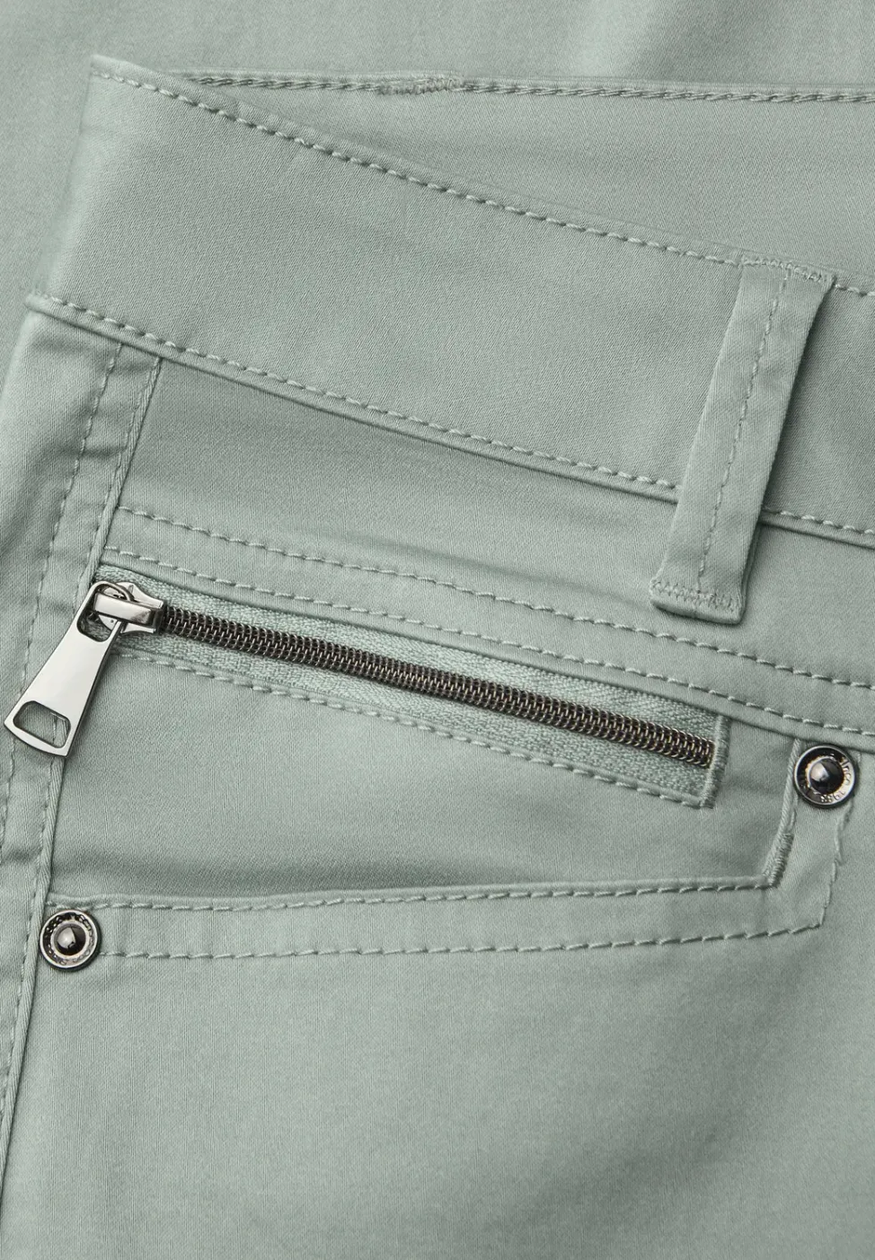 Mid Waist Slim Leg Hose im Satin-Look