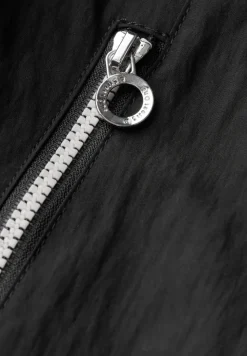 Moderner Windbreaker