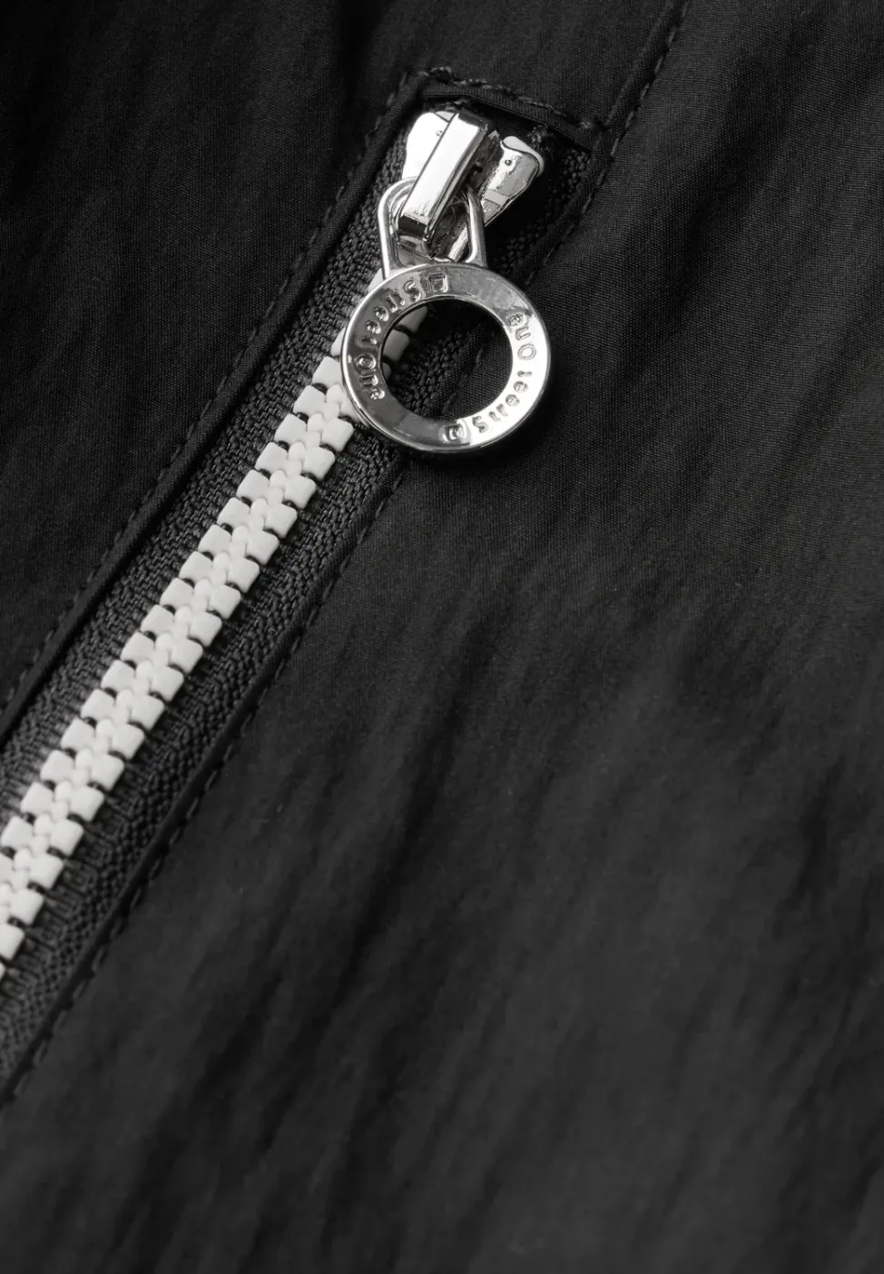 Moderner Windbreaker