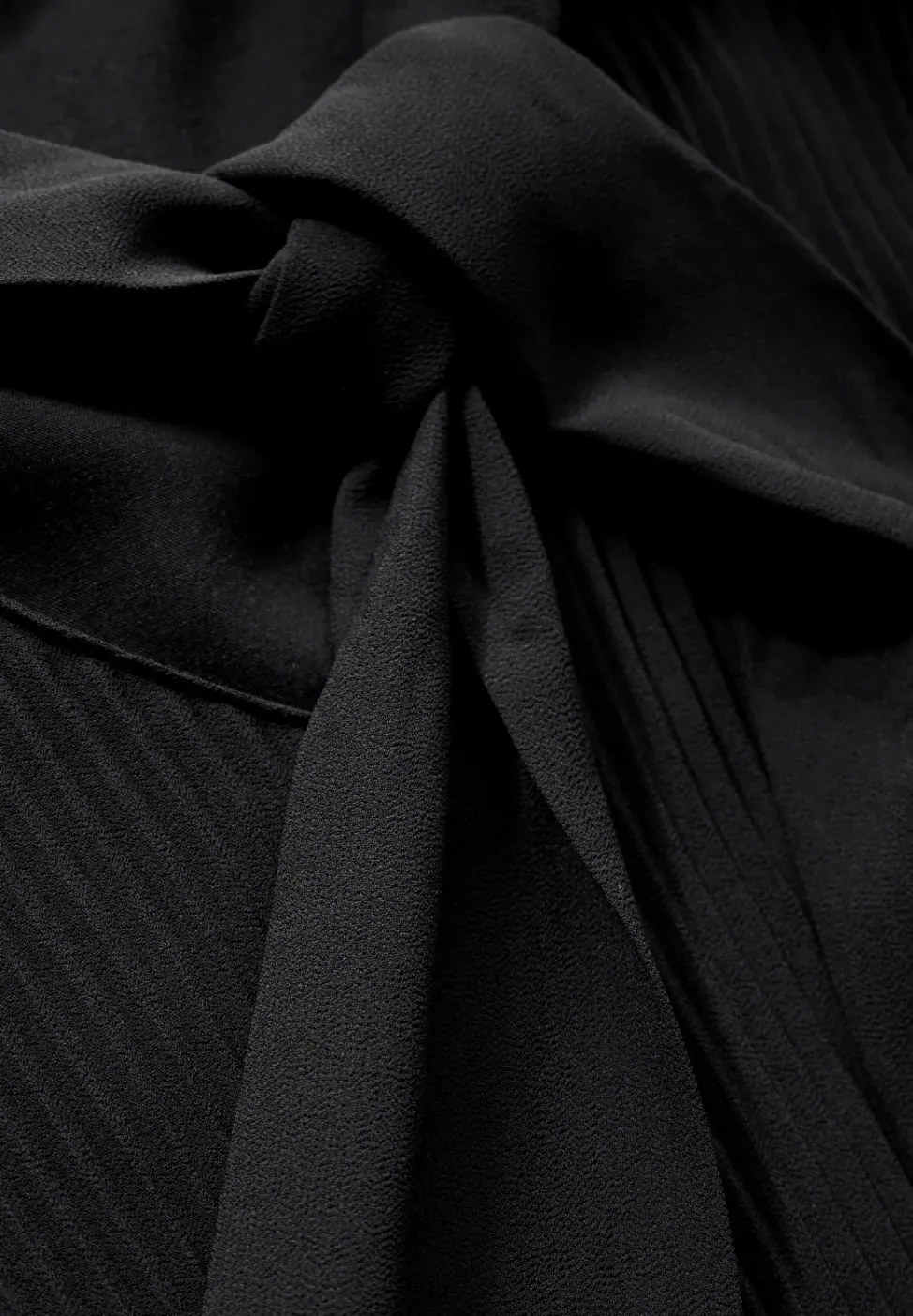 Plissée-Kleid mit Schleife