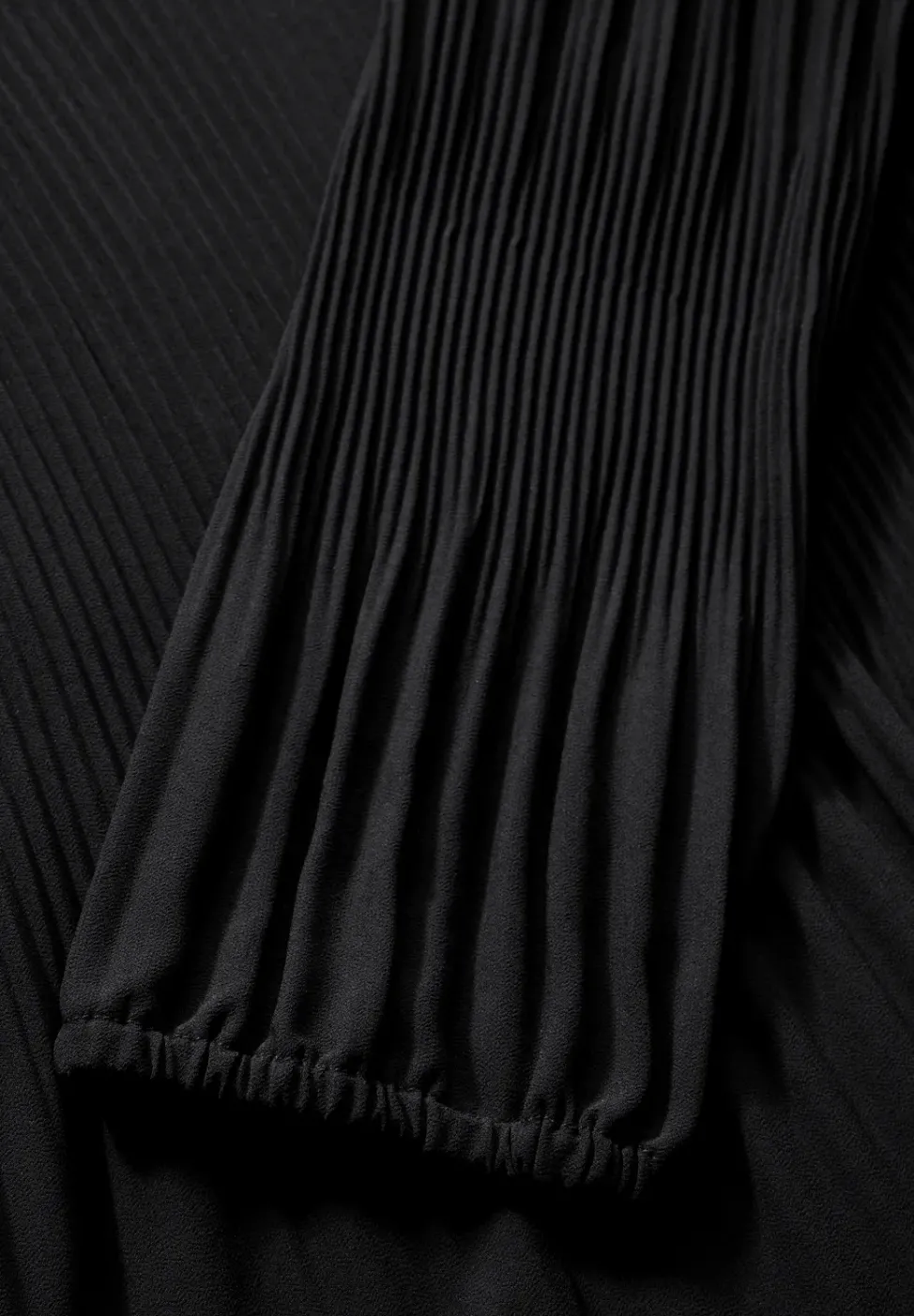 Plissée-Kleid mit Schleife