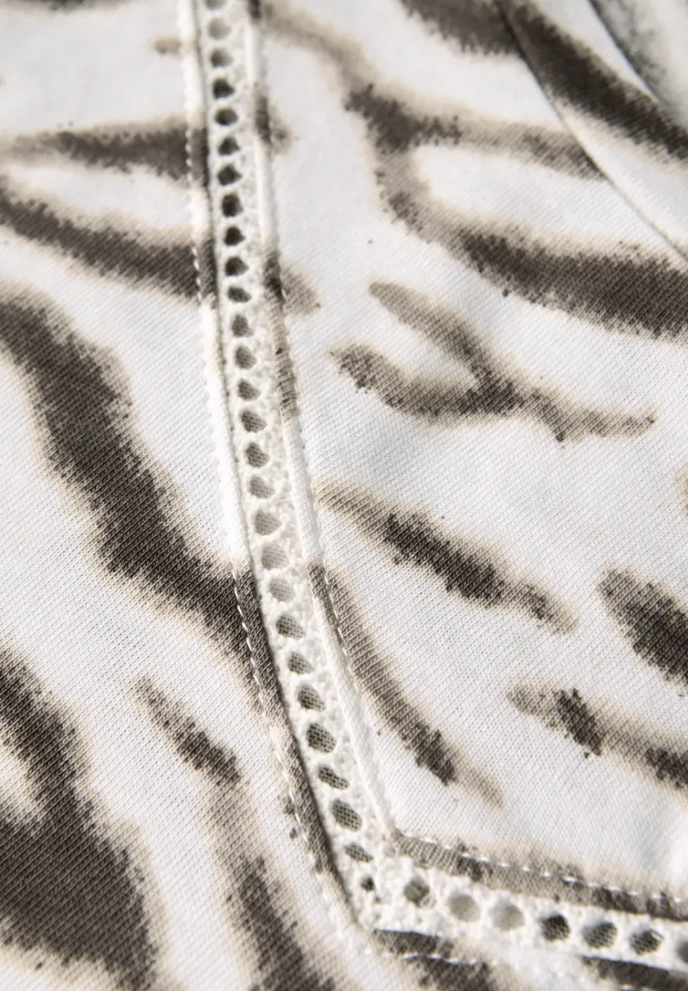 Print-Shirt mit Deko-Tape