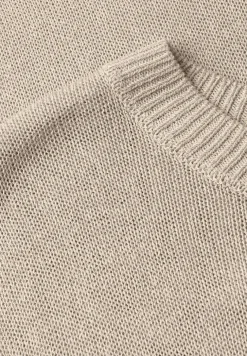 Pullover mit U-Boot-Ausschnitt