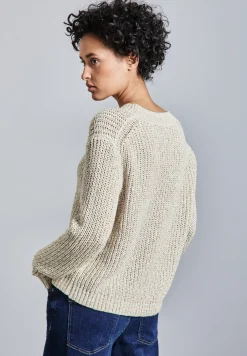 Pullover mit Strickmuster