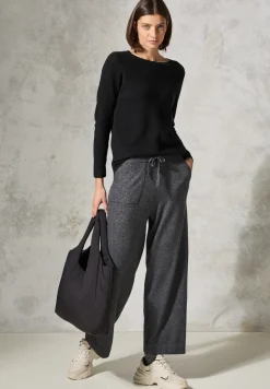 Pullover mit Struktur